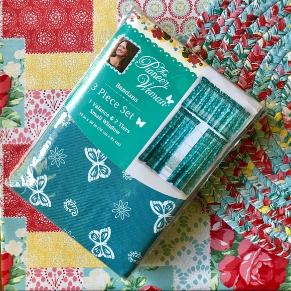 The Pioneer Woman Other - Pioneer Woman curtain set (NWT).